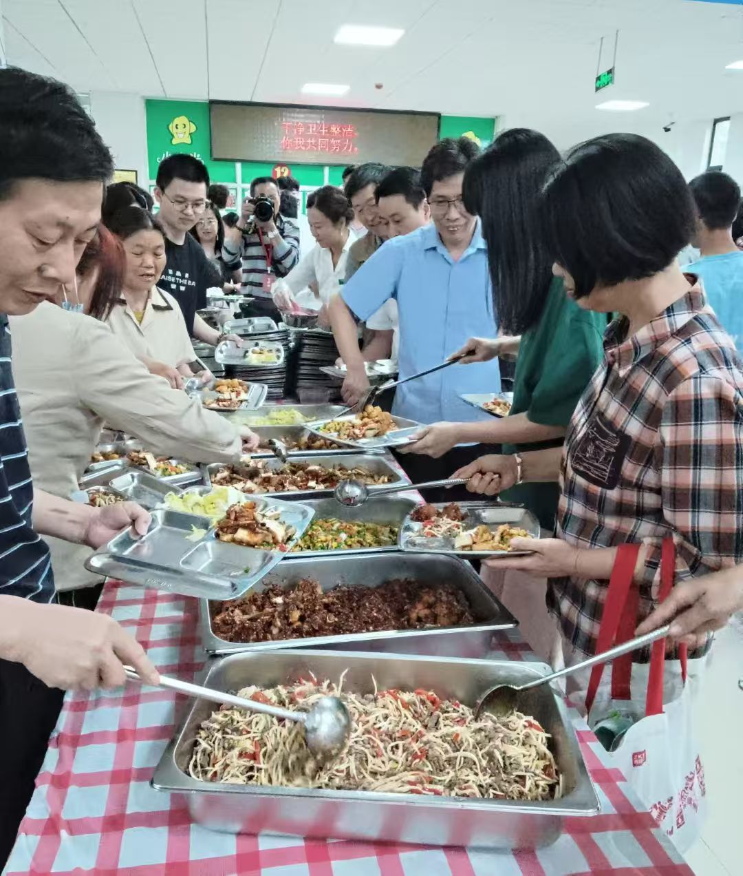 湖南汝铮餐饮管理有限公司,湖南食堂托管服务,蔬菜配送服务,餐饮卫生管理服务哪里好